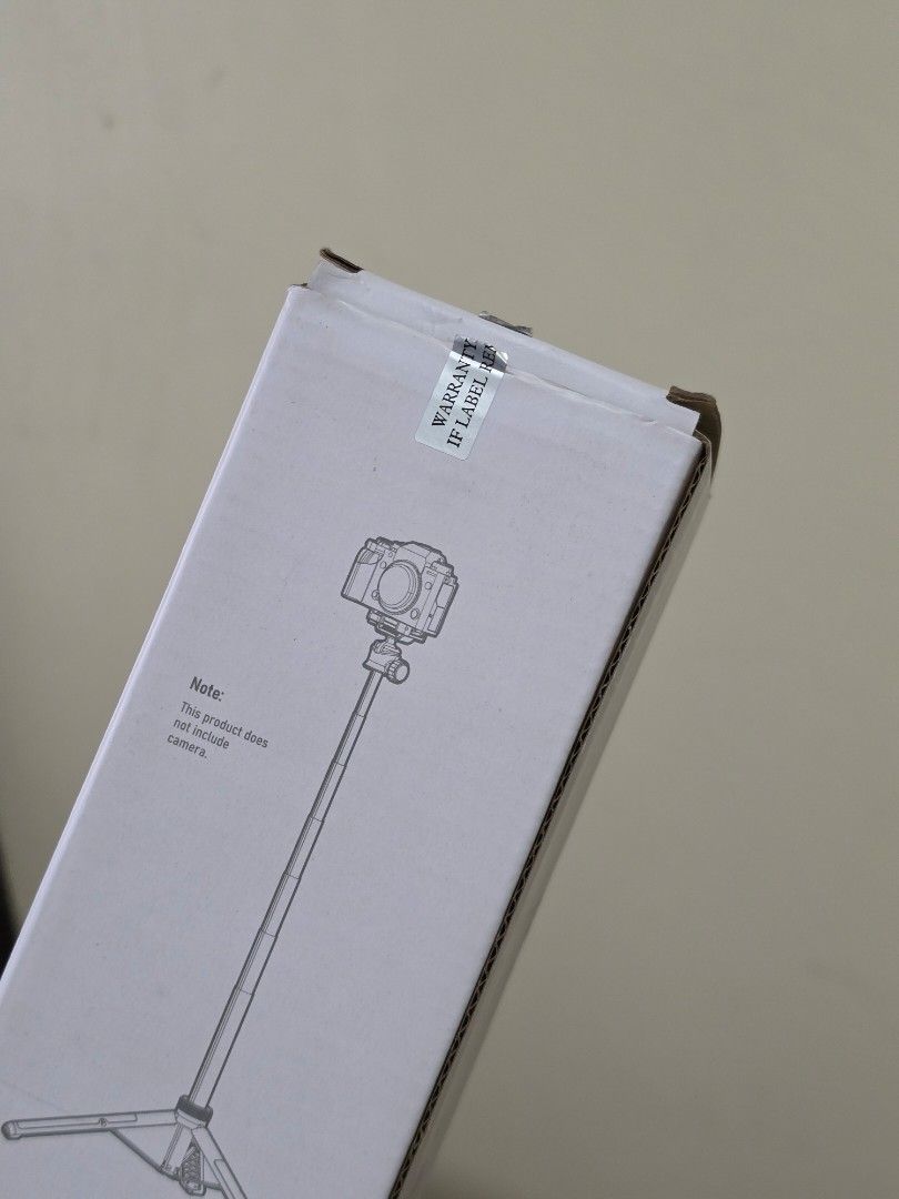 Ulanzi MT-44 Extendable Vlog Tripod (Category: Tripods & Monopods) located in Manila. Submitted by mgraciec (Listing ID 1470324504, Image 2). Description: Ulanzi MT-44 Extendable Vlog Tripod Condition: Used few times only during travel. No issues Great for smartphones and compact cameras Perfect for content creation, live streaming, and vlogging.