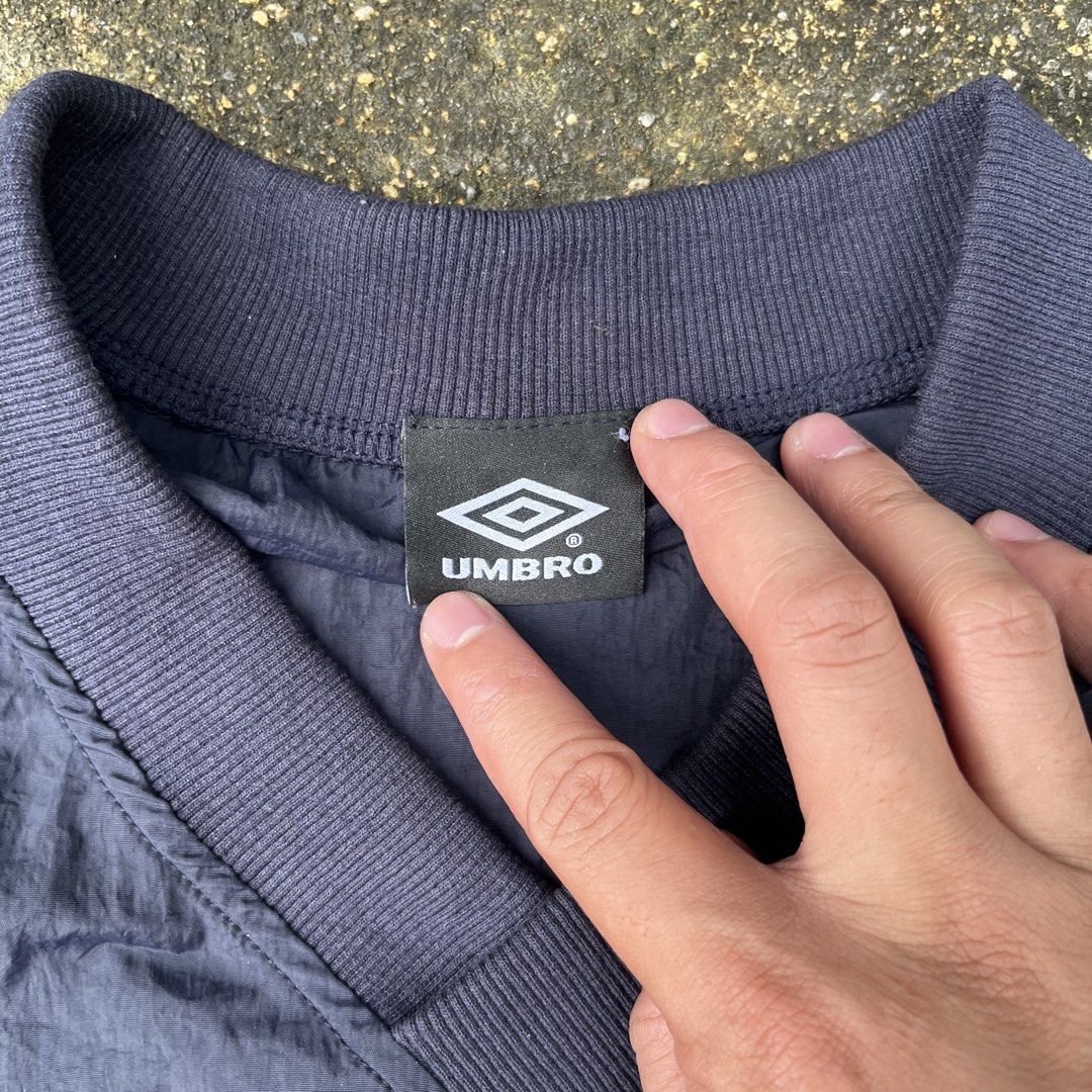 Umbro x 9090 Nylon Pullover (Category: Activewear) located in Iloilo. Submitted by singkomils.ilo5000 (Listing ID 1470231149, Image 3). Description: Umbro x 9090 Nylon Pullover Size Large Excellent condition No flaws Iloilo City .