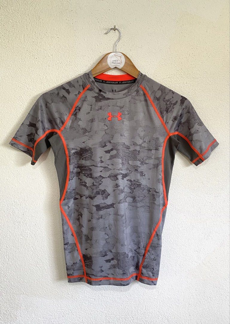 Under Armour Compression Shirt (Category: Activewear) located in Goa. Submitted by dandd_thrift_goods (Listing ID 1470176893, Image 1). Description: ▪️ SIZE ON TAG: Small ▪️DIMES: Length 23.5| Width 15.7 ▪️COLOR RATE: 10/10 ▪️CONDITION: 10/10 ▪️ISSUE: Minimal Crack print (Last pic).