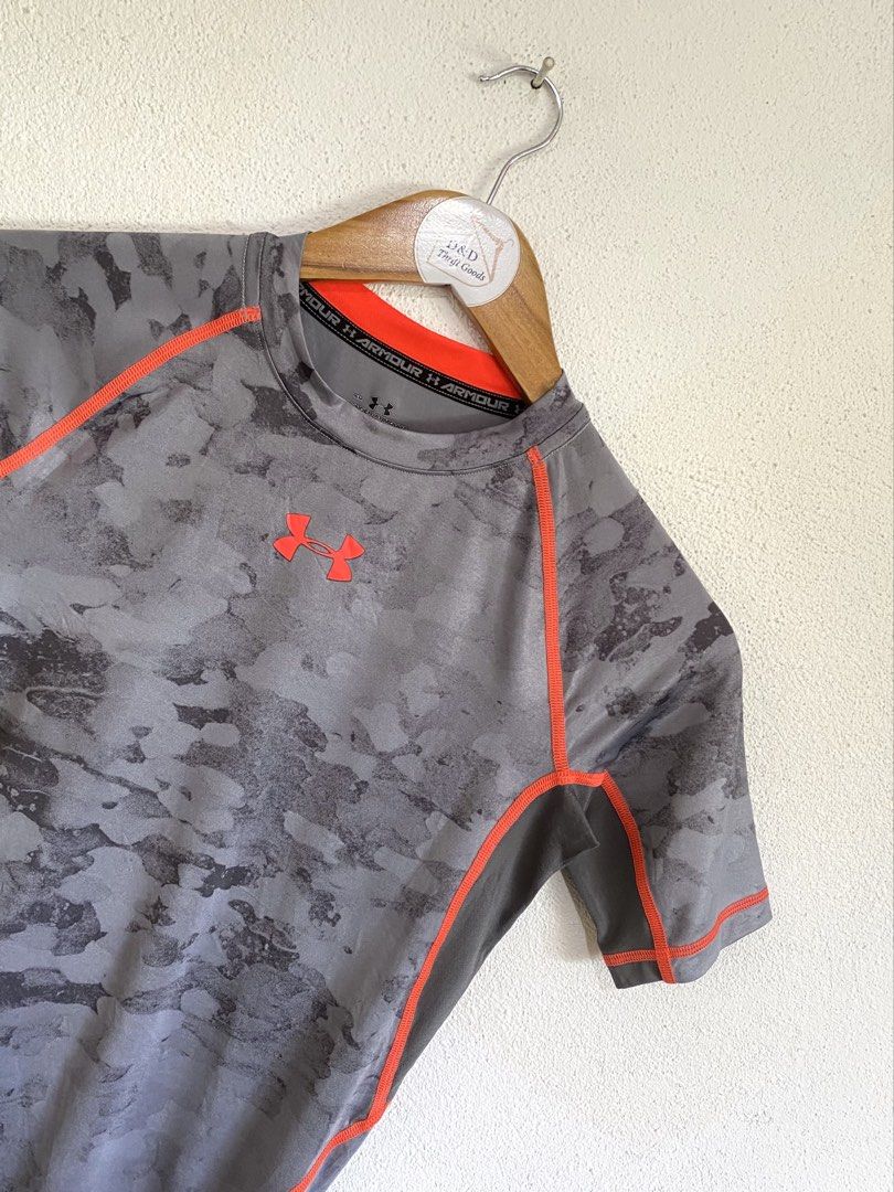 Under Armour Compression Shirt (Category: Activewear) located in Goa. Submitted by dandd_thrift_goods (Listing ID 1470176893, Image 2). Description: ▪️ SIZE ON TAG: Small ▪️DIMES: Length 23.5| Width 15.7 ▪️COLOR RATE: 10/10 ▪️CONDITION: 10/10 ▪️ISSUE: Minimal Crack print (Last pic).
