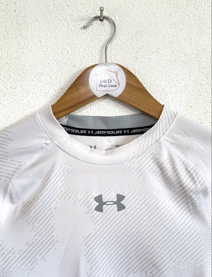 Under Armour Compression Shirt (Category: Activewear) located in Goa. Submitted by dandd_thrift_goods (Listing ID 1470177530, Image 3). Description: ▪️ SIZE ON TAG: Small ▪️DIMES: Length 23.5| Width 15.6 ▪️COLOR RATE: 10/10 ▪️CONDITION: 10/10 ▪️ISSUE: Minimal Crack print and stitch (Last Pic).