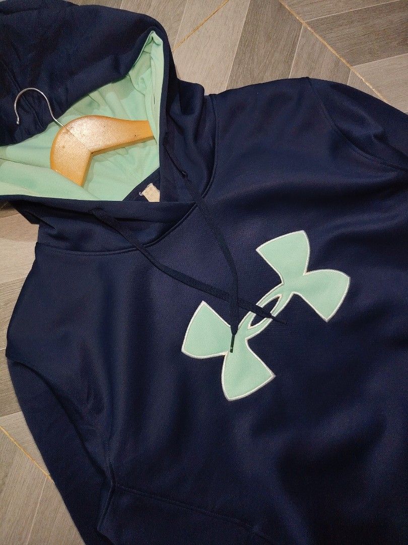 UNDER ARMOUR HOODIE BIG LOGO (Category: Hoodies) located in Polomolok. Submitted by urfindsph (Listing ID 1470258627, Image 3). Description: Under Armoue Hoodie❗ Like new Size Large to XL 24x28 No issue -Pogi neto 😍 Pm sir.
