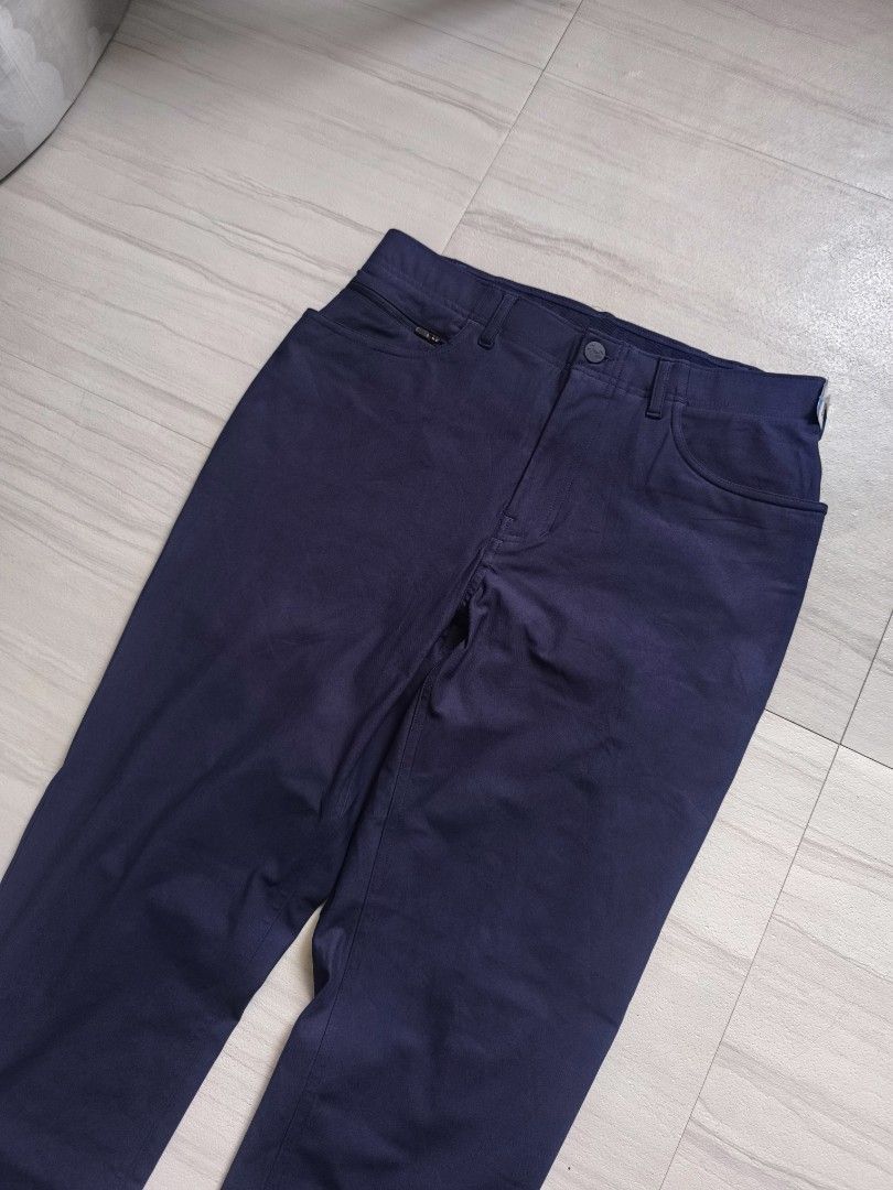 Under Armour Navy Blue Pants Size 32/32 (Category: Trousers) located in Talisay. Submitted by jppppppppp (Listing ID 1470234979, Image 2). Description: UA Golf/Tactical Pants Quick Dry Light Weight Navy Blue 🔵 Tagged as 32 Actual Dimensions W 32 L 41 Leg Opening 6.8 Excellent Condition 1️⃣5️⃣9️⃣0️⃣+SF 09472849954.