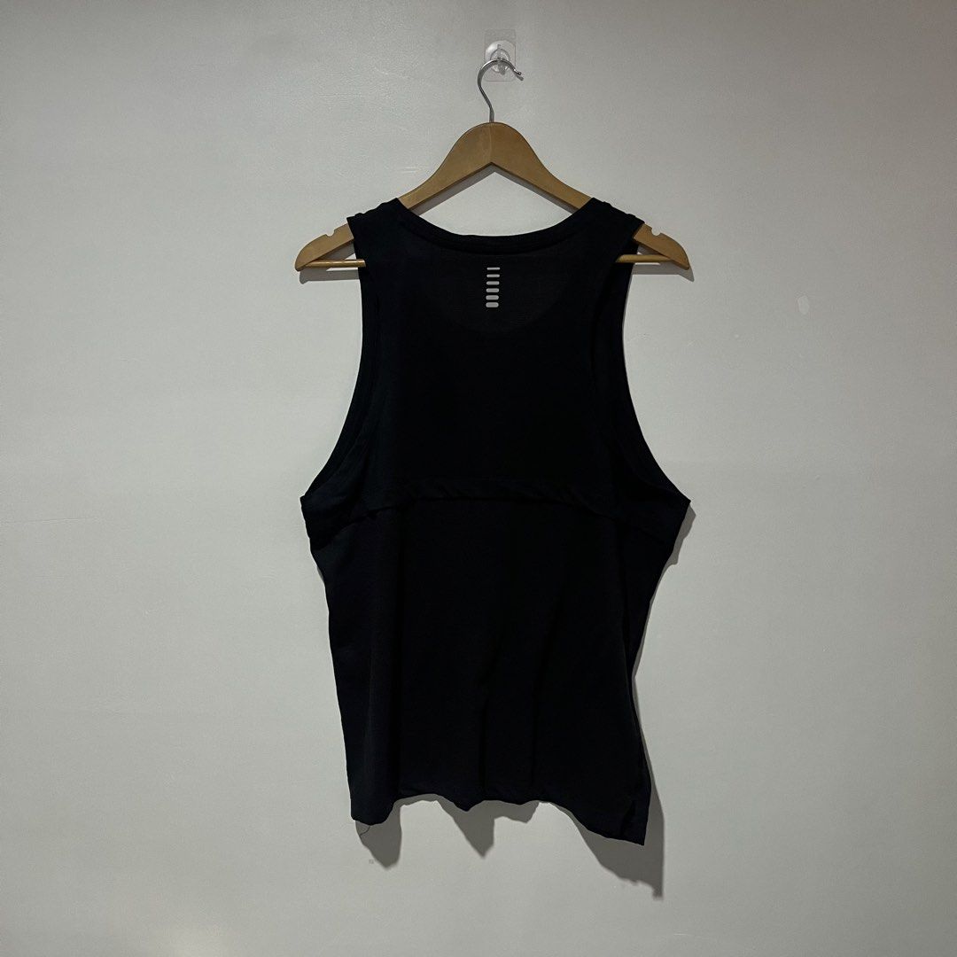 UNDER ARMOUR TANKTOP‼️ (Category: Activewear) located in Cebu City. Submitted by clarkcamu68040 (Listing ID 1470240565, Image 2). Description: UNDER ARMOUR TANKTOP‼️ AS NEW SIZE LARGE W 21.5 / L 28 COLORATE 10 / 10 ISSUE : ❌❌❌ PHP 480 + 90 SF 🛒🛒 📍CEBU ,CITY OF NAGA 🚚 J&T EXPRESS.