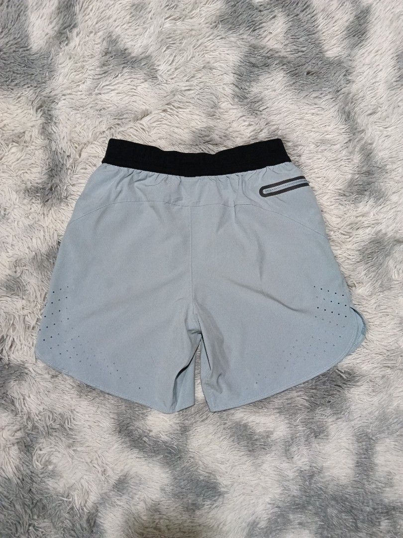 Under armour vanish elite running short (Category: Shorts) located in San Carlos City. Submitted by wilburstthriftstore (Listing ID 1470189759, Image 3). Description: Under armour vanish elite men's short Size Small Waist 28-32 Length 15½ Hem 12 Need wash issue - small yellow stain. see last photo. Good as new condition 👌🏾 ₱450 + sf.
