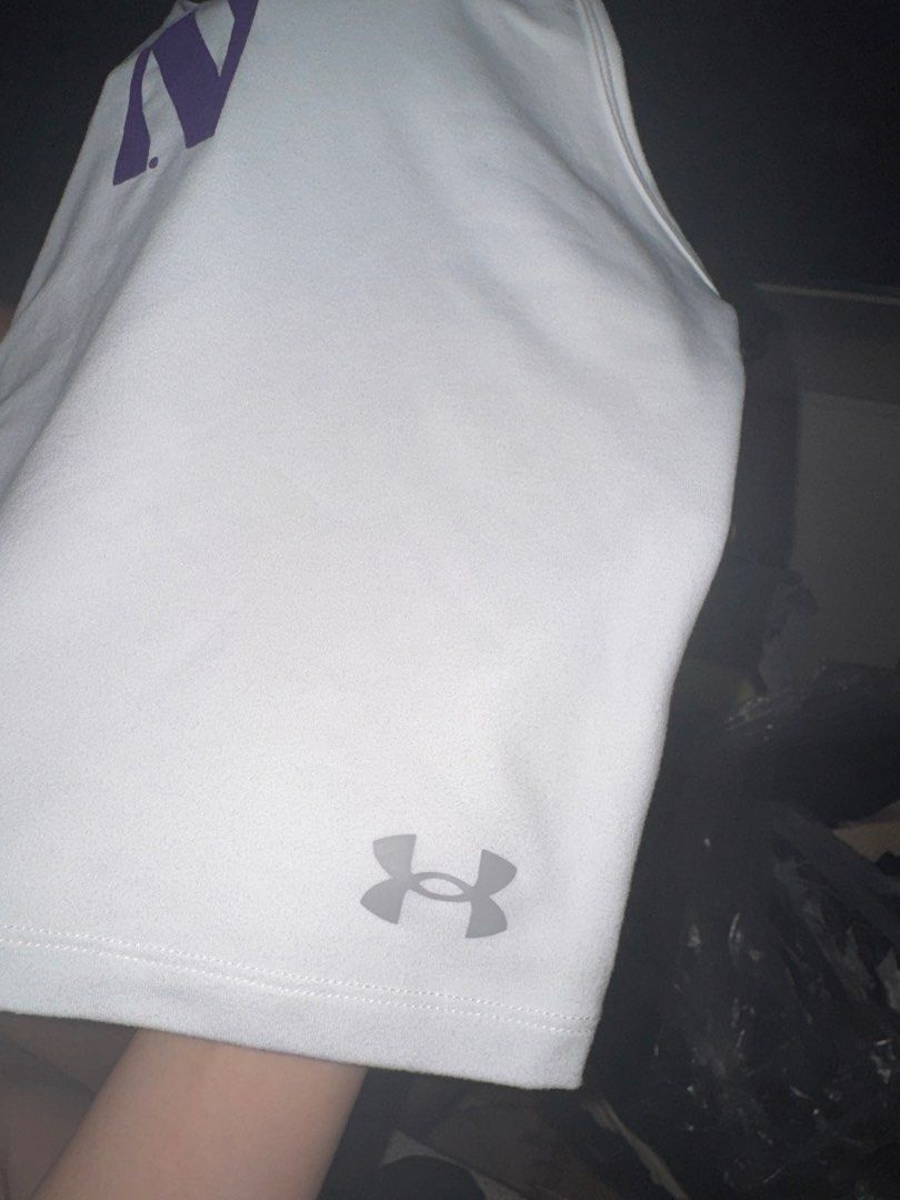 Under Armour White Crop Tank Top (Category: Activewear) located in Makati City. Submitted by banshee1411 (Listing ID 1470250042, Image 2). Description: Original Under Armour Athletic Wear Fitted but never worn.