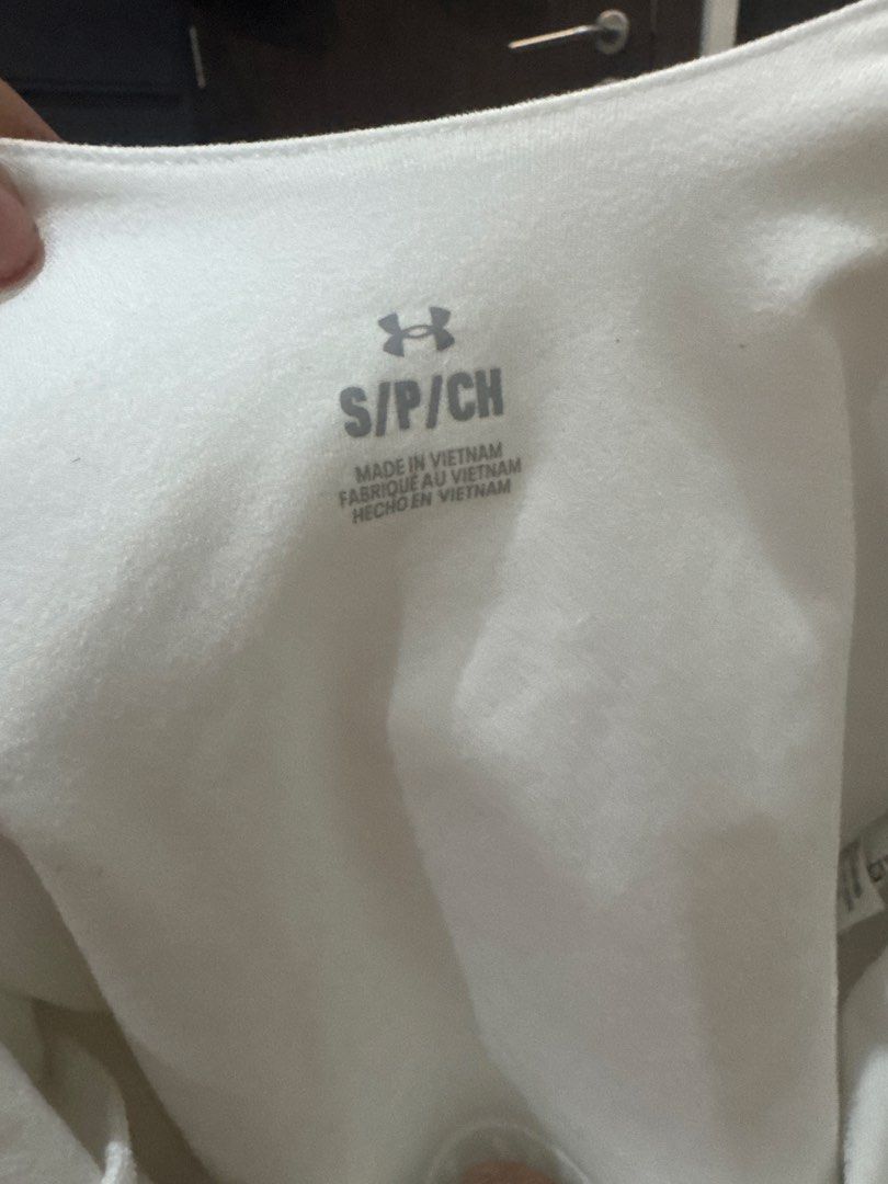 Under Armour White Crop Tank Top (Category: Activewear) located in Makati City. Submitted by banshee1411 (Listing ID 1470250042, Image 3). Description: Original Under Armour Athletic Wear Fitted but never worn.