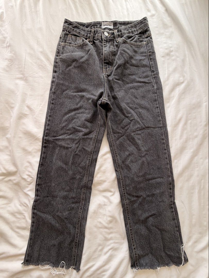 Under Key Seoul Dark Grey Denim Jeans (Category: Jeans) located in Makati City. Submitted by banshee1411 (Listing ID 1470259475, Image 1). Description: Dark grey wash denim straight from Seoul. Brand tag shows Under Key. Size 27.