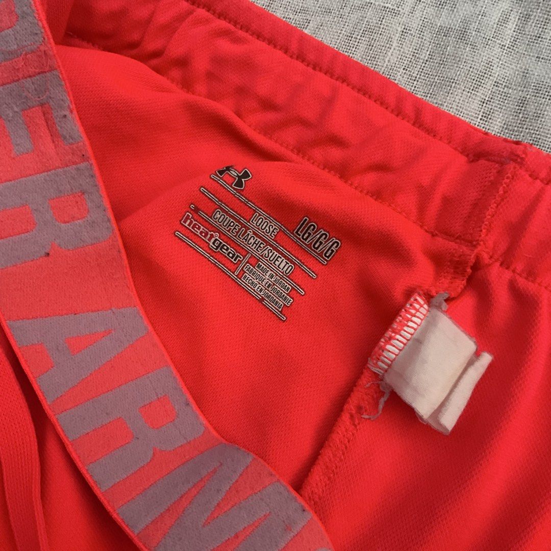 UNDERARMOUR RUNNING SHORT (Category: Activewear) located in Basista. Submitted by b.boutique (Listing ID 1470252004, Image 3). Description: TO GET THE FREE, ONE MUST BUY ATLEAST 4 ITEMS (above 200 pesos) AND THE UNDERARMOUR SHORT WILL BE YOURS. The flaw is the stitching under the band and it is in slightly used condition..