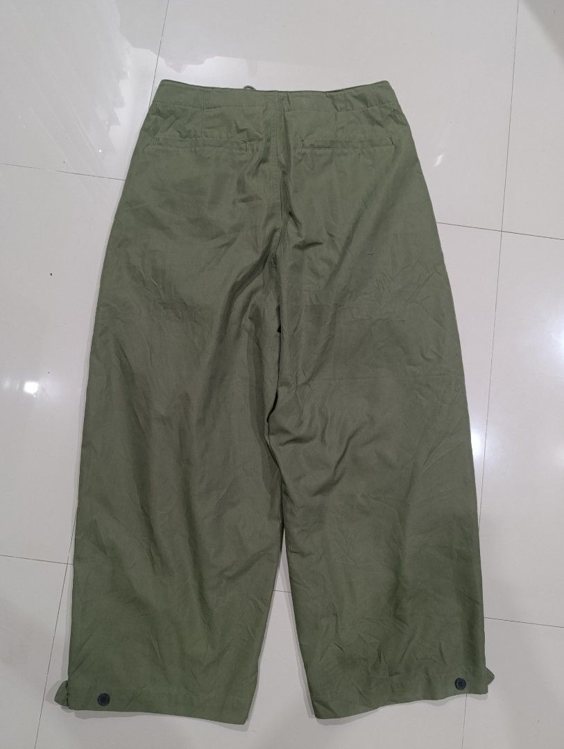 Uniform Bridge Balloon Pants Sage Green Size M (Category: Trousers) located in Davao. Submitted by idioticthrifter (Listing ID 1470331918, Image 3). Description: - Brand/Model: Uniform Bridge Balloon Pants - Color: Sage Green - Size: Medium (fits size 30 waist) - Material: 65% cotton, 35% polyester - Fit: Wide leg silhouette with front pleats - Waist: Convenient drawstring waist - Cuffs: Adjustable button cuffs at the hem - Pockets: Classic back 