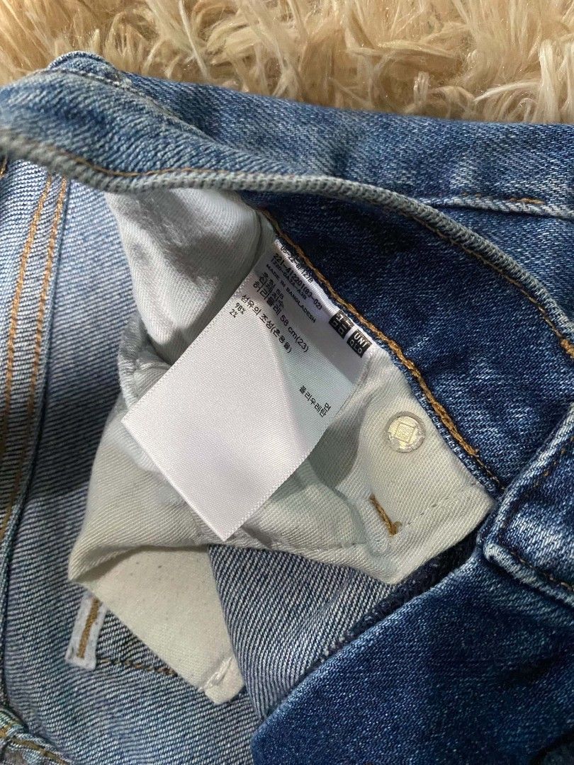 Uniqlo (Category: Jeans) located in San Fernando. Submitted by cris.lloyd34 (Listing ID 1470242374, Image 3). Description: Waist: 25 Length: 33 Leg Opening: 7.