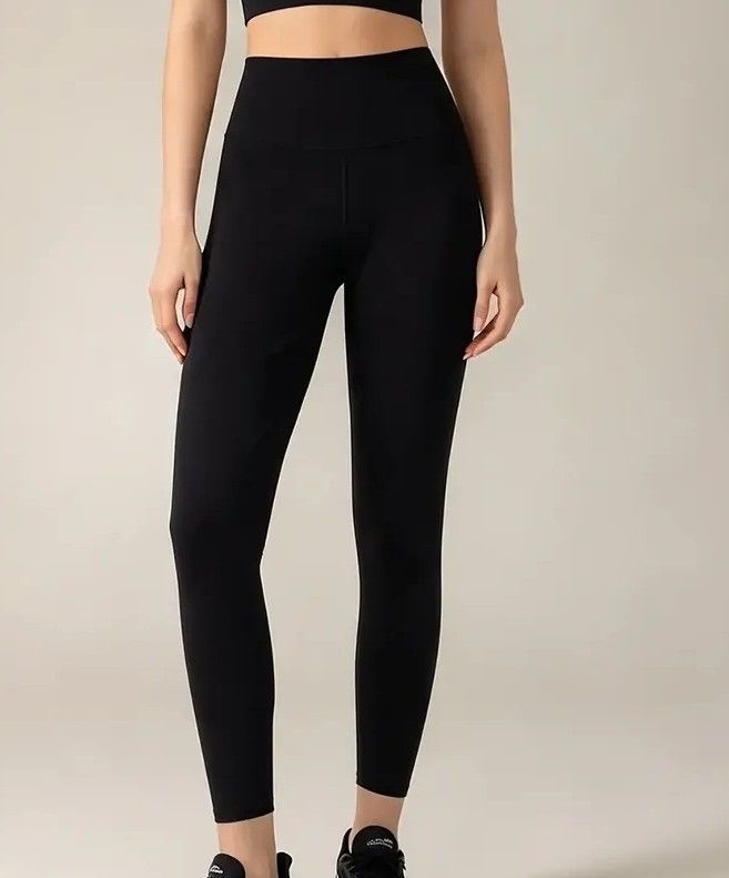 UNIQLO AIRISM (Category: Activewear) located in Quezon City. Submitted by luminaracouture (Listing ID 1470267951, Image 1). Description: 💰 PRICE: ₱250.00 Brand:Uniqlo AIRism 📏 Size: M.