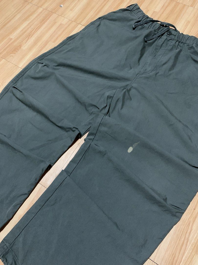 UNIQLO BARREL PANTS (Category: Trousers) located in Rizal. Submitted by uniii_011 (Listing ID 1470252193, Image 2). Description: W: 30.5 (BELT LOOP, GARTERIZED WITH LACE) L: 42.5.