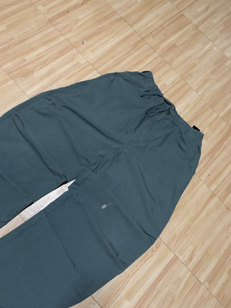 UNIQLO BARREL PANTS (Category: Trousers) located in Rizal. Submitted by uniii_011 (Listing ID 1470252193, Image 3). Description: W: 30.5 (BELT LOOP, GARTERIZED WITH LACE) L: 42.5.