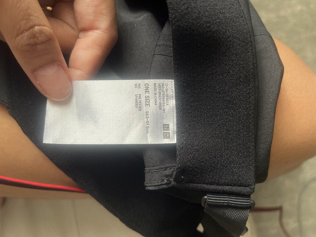 Uniqlo black cap (Category: Everything Else Others) located in Pasig City. Submitted by jnzmrq1003 (Listing ID 1470189581, Image 3). Description: Like new Adjustable strap Minimalist.