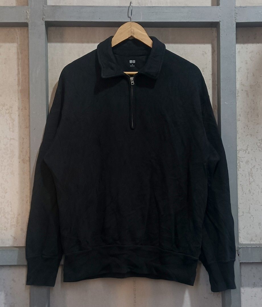 Uniqlo Black Half Zip Sweatshirt (Category: Coats, Jackets and Outerwear) located in Muntinlupa City. Submitted by thriftben (Listing ID 1470205028, Image 1). Description: - Brand: Uniqlo - Item: Half-zip sweatshirt - Color: Black - Size: Medium (M) - Material: Cotton and polyester blend - Hardware: YKK Vislon zipper at collar - Details: Ribbed cuffs and hem - Style: Classic streetwear, versatile for layering - Condition: Made in China.