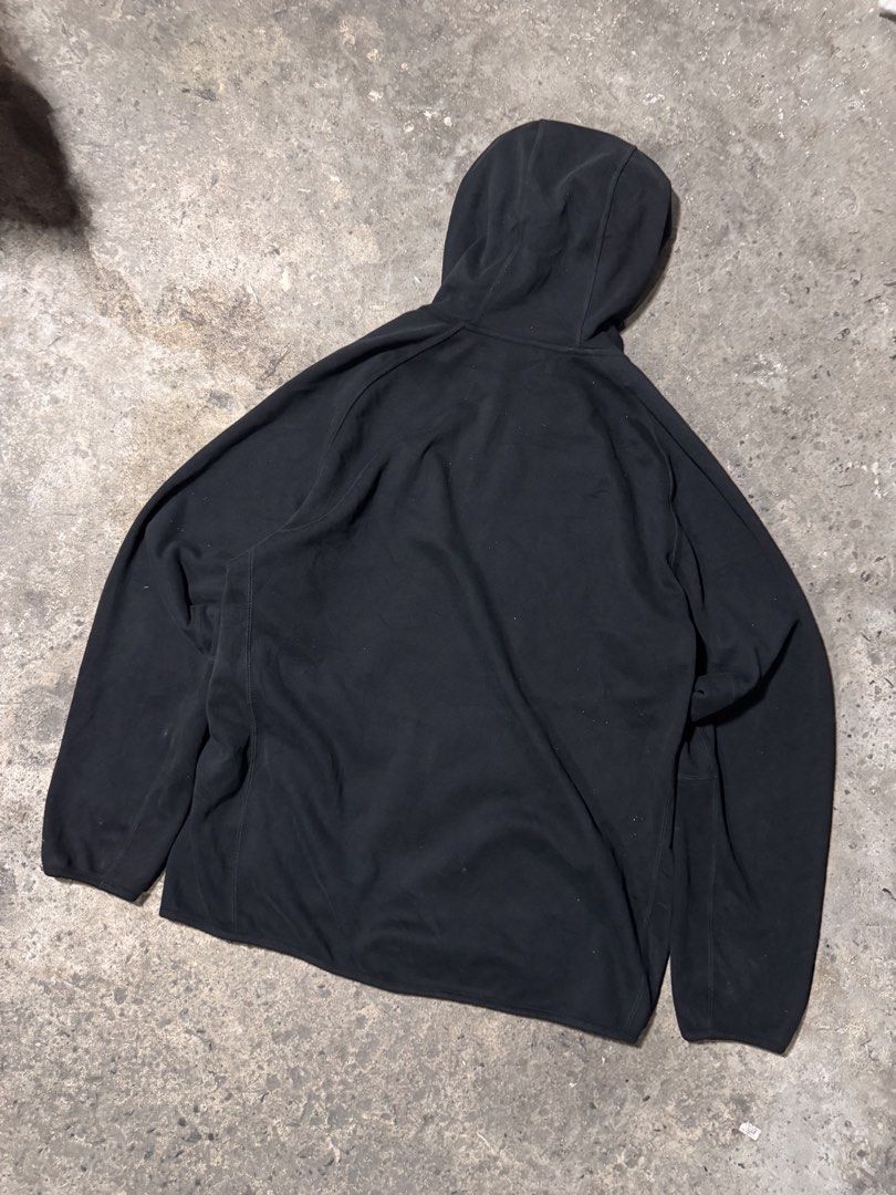 Uniqlo black hoodie (Category: Hoodies) located in Pasig City. Submitted by dripthrift1600 (Listing ID 1470308758, Image 2). Description: - Uniqlo black hoodie - Good condition - Issue: None - Sizes: XL - Dimes: 25x27.