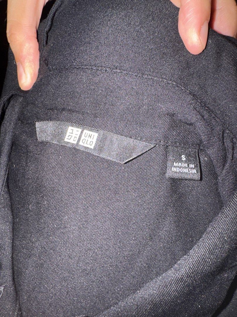 Uniqlo Black Long-Sleeve Button-Up (Category: Longsleeves) located in Makati City. Submitted by banshee1411 (Listing ID 1470235850, Image 2). Description: .