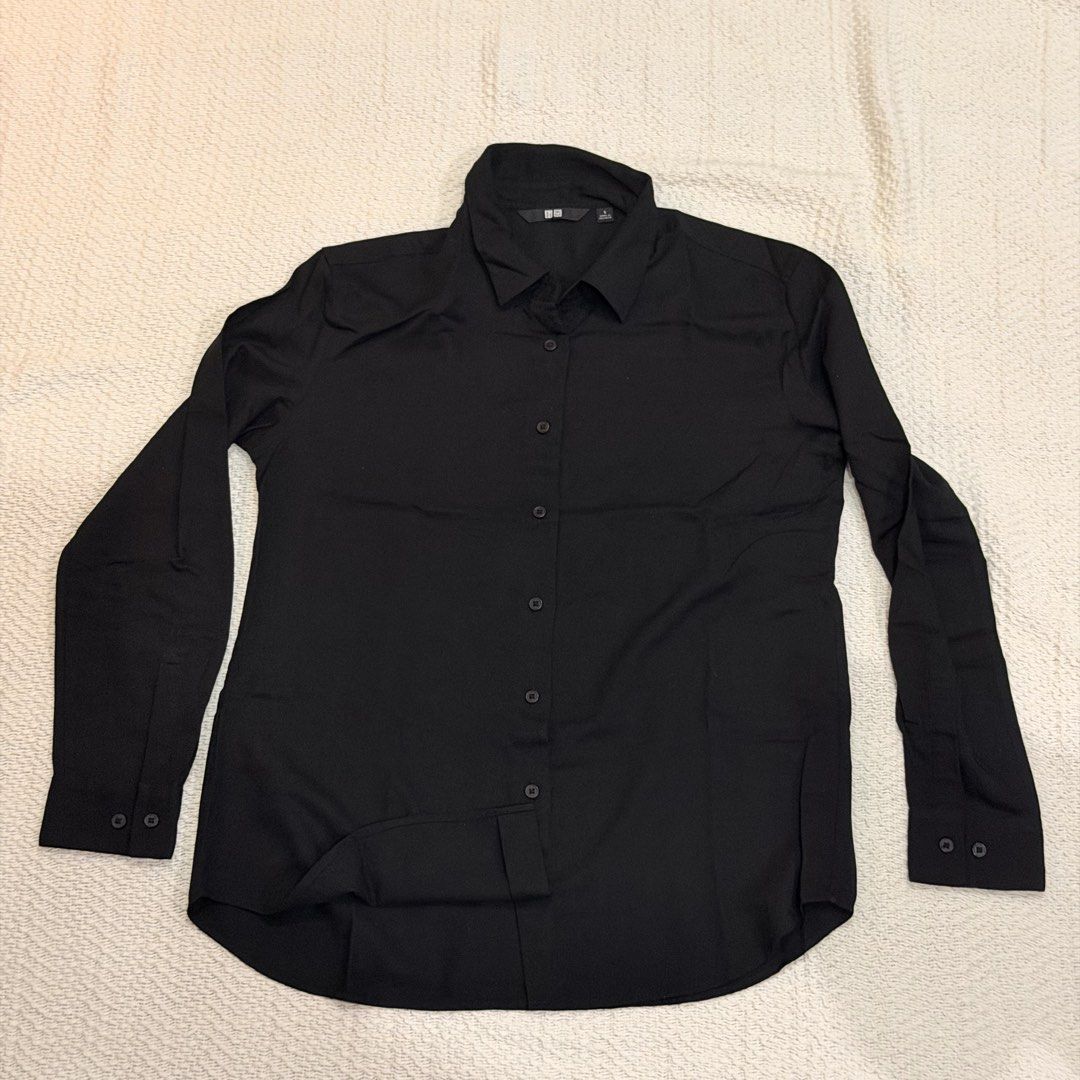 Uniqlo Black Long-Sleeve Button-Up (Category: Longsleeves) located in Makati City. Submitted by banshee1411 (Listing ID 1470235850, Image 1). Description: .