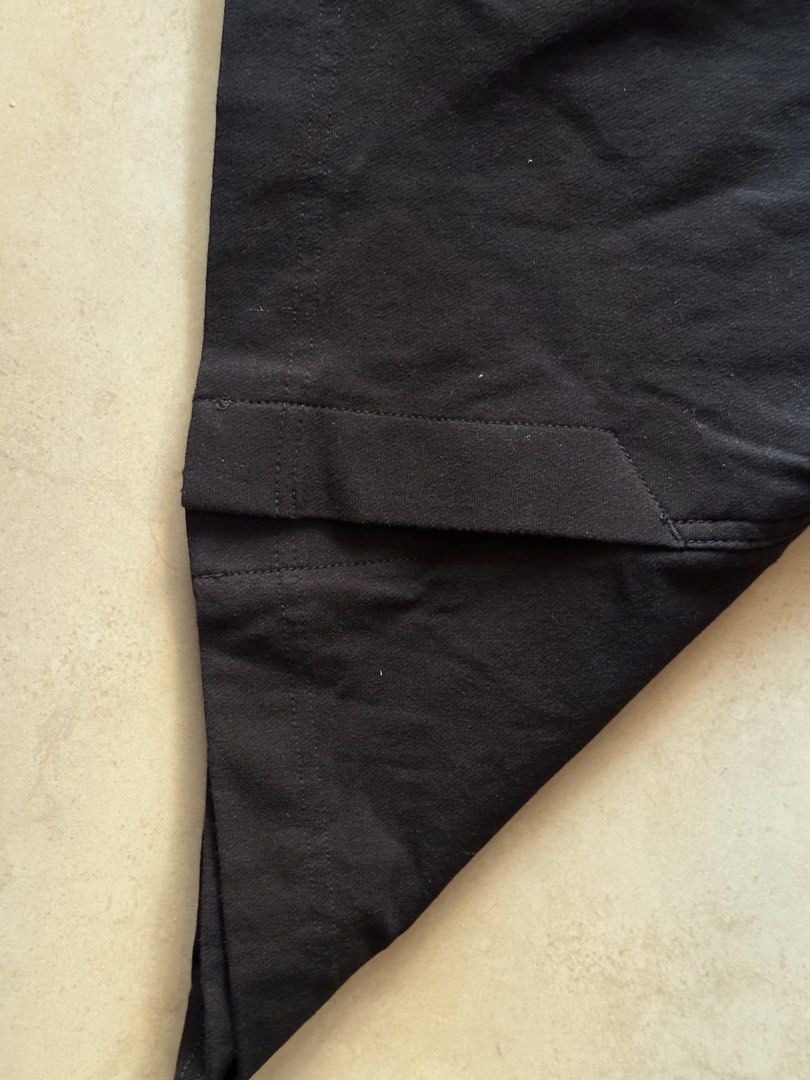 Uniqlo black midi skirt (Category: Skirts) located in Manila. Submitted by brownbutterlatte (Listing ID 1470298199, Image 3). Description: Used once! RFS: Not my style.