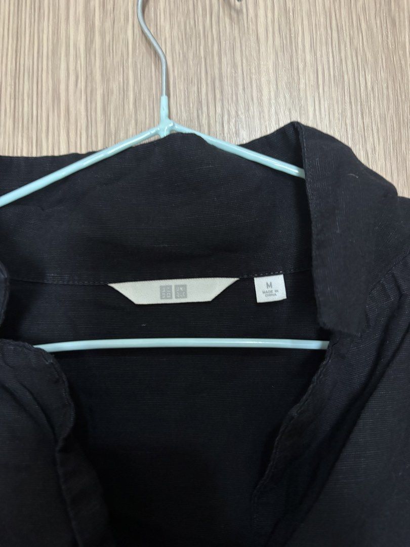 Uniqlo Black Short Sleeve Button Shirt (Category: Shirts) located in Pasay City. Submitted by curatedclearout (Listing ID 1470177876, Image 2). Description: - Brand: Uniqlo - Item: Short sleeve button-down shirt - Size: M (Made in China) - Color: Black (Dark colorway) - Fit & Details: Relaxed fit, collar design, slightly textured fabric - Versatility: Easy to match with pants or shorts, perfect for everyday casual wear.