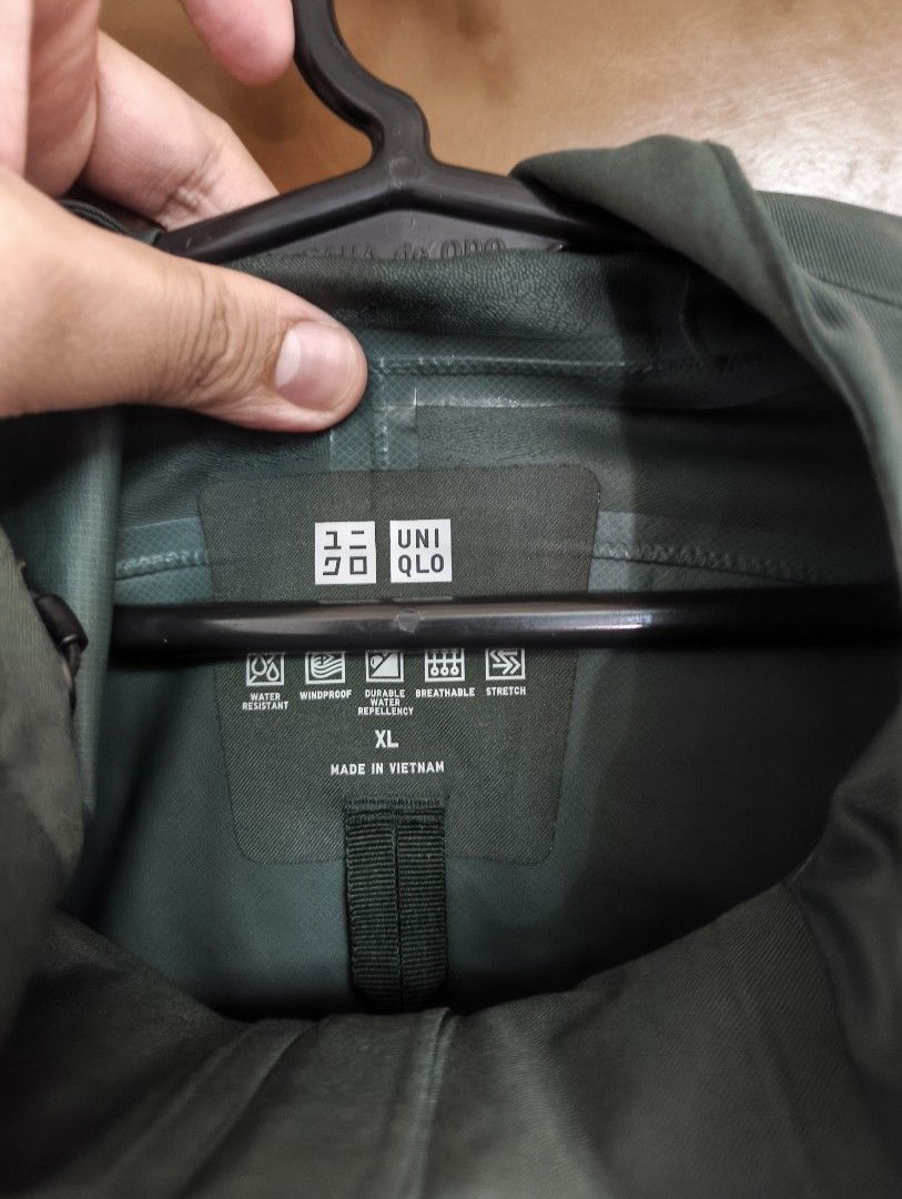 Uniqlo blocktech (Category: Coats, Jackets and Outerwear) located in San Pedro. Submitted by madvillainkicks (Listing ID 1470155503, Image 2). Description: - Brand: Uniqlo - Color: Green - Size: XL - Material/Tech: Water resistant, windproof, durable water repellency, breathable, and stretch fabric - Features: Full zip front, attached hood, and functional pockets - Origin: Made in Vietnam 25 x 28.