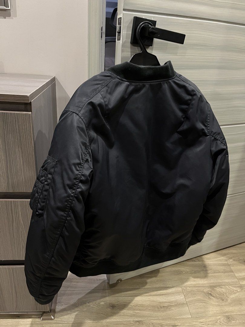 Uniqlo Blouson (Category: Coats, Jackets and Outerwear) located in Cavite. Submitted by askingryan (Listing ID 1470312449, Image 3). Description: - Brand: Uniqlo - Style: Bomber Blouson / Jacket - Color: Black - Size: L - Condition: Excellent / Well-maintained - Features: Durable nylon shell, comfortable quilted inner lining, utility pocket on the left sleeve, sturdy front zipper, and secure snap-button pockets - Perfect for daily wear, travel, o