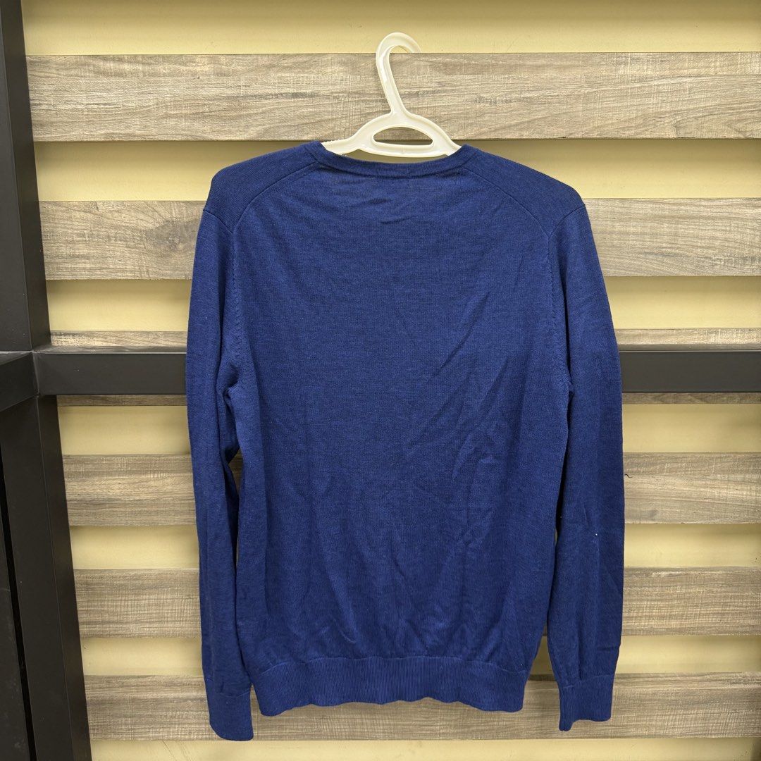 Uniqlo Blue Longsleeve Top (Category: Blouses) located in Mandaluyong City. Submitted by bestdressedph2025 (Listing ID 1470235680, Image 2). Description: MOP: GCash MOD: Lalamove/J&T LOCATION: Brgy. Addition Hills, Mandaluyong Discount avail for multiple items. Dimensions in Inches: Shoulder: 18 Bust: 20 Length: 25 Size on Tag: M PM for inquiries!.