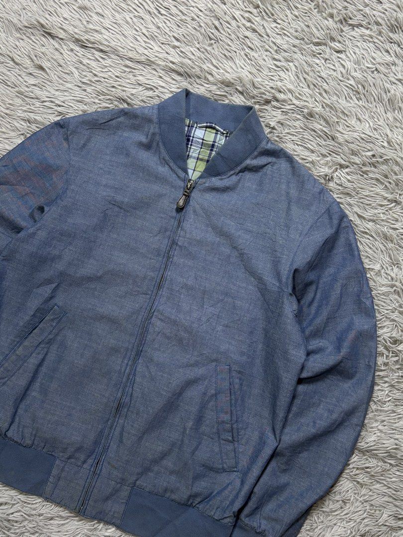 Uniqlo Bomber Jacket (Category: Coats, Jackets and Outerwear) located in Dipolog. Submitted by krstnagnis98 (Listing ID 1470347045, Image 3). Description: Uniqlo Bomber Jacket Large on tag Authentic Unisex Like new .