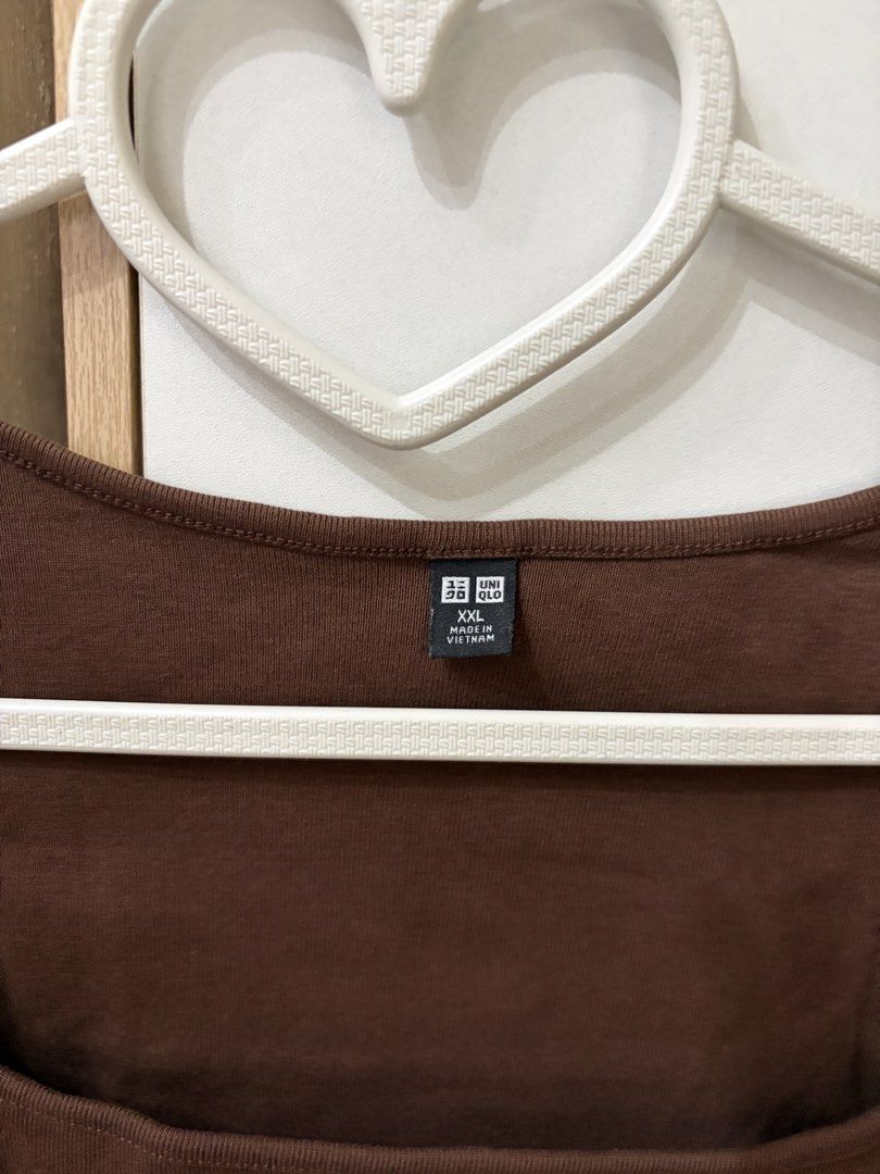 Uniqlo Brown Square neck crop top (Category: Blouses) located in Pateros City. Submitted by downsizin (Listing ID 1470167461, Image 2). Description: Size xxl 18 in width x 17 in length .