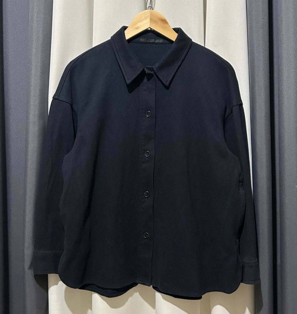 Uniqlo Brushed Jersey Shirt Jacket (Category: Coats, Jackets and Outerwear) located in Guinobatan. Submitted by lorocathrifts (Listing ID 1470258198, Image 2). Description: Uniqlo Brushed Jersey Shirt Jacket Pwede unisex 🛒450‼️ 𝐒𝐢𝐳𝐞: Small on tag 𝐂𝐨𝐥𝐨𝐫: Navy Blue 𝐂𝐨𝐧𝐝𝐢𝐭𝐢𝐨𝐧: Good Used ✨🆁🅴🅼🅸🅽🅳🅴🆁🆂✨ ♡ Mine now, pay now ♡ Color may slightly vary due to lighting. ♡ sf starts @51 +2 pesos for pouch 🛍️𝐕𝐢𝐚 𝐉&𝐓 💸𝐆𝐂𝐚𝐬�