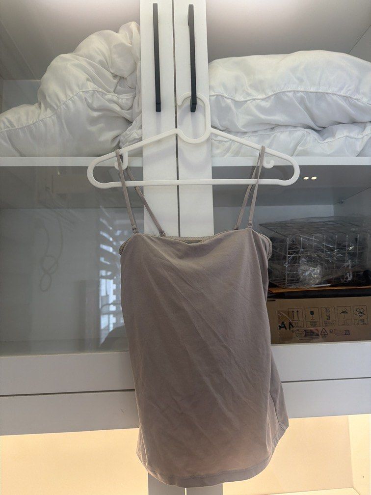 Uniqlo cami top (Category: Sleeveless) located in Quezon City. Submitted by destashingmycloset (Listing ID 1470158607, Image 1). Description: .