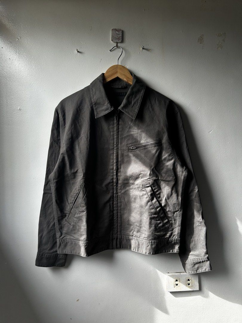 Uniqlo Canvas Zip Up Jacket Gray Size S (Category: Coats, Jackets and Outerwear) located in Amadeo. Submitted by archived_stole (Listing ID 1470297820, Image 1). Description: Uniqlo Blouson Work Jacket Dimension: 22” Width 25”Length Condition: Very Good! Color rate: 9.5/10 issue: Minimal collar line Pm/Dm📥 Jnt/Lalamove🛵.