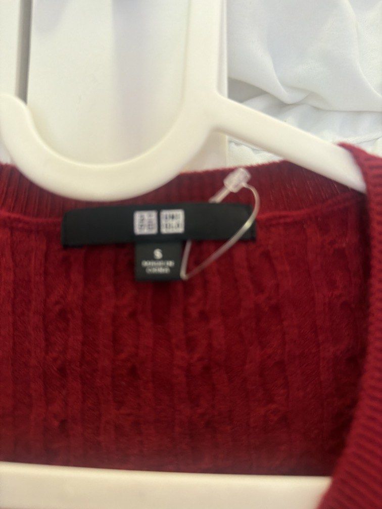 Uniqlo cardigan (Category: Coats, Jackets and Outerwear) located in Quezon City. Submitted by destashingmycloset (Listing ID 1470158901, Image 2). Description: .