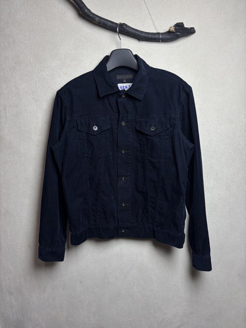 Uniqlo Corduroy Jacket (Category: Coats, Jackets and Outerwear) located in Baybay. Submitted by thrift.ed2023 (Listing ID 1470311133, Image 1). Description: Uniqoo Corduroy Jacket Medium to Large 22x24 No Issue Need Wash Good as New.