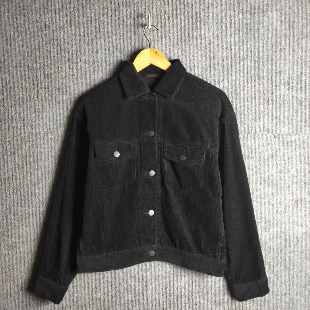 UNIQLO CORDUROY RELAXED JACKET (Category: Coats, Jackets and Outerwear) located in Bulacan. Submitted by jibbxthrift (Listing ID 1470242372, Image 2). Description: UNIQLO CORDUROY RELAXED JACKET SIZE: MEDIUM PRICE: 899+SF DIMES: (WIDTH 20) (LENGTH 22) COLOR RATE: 10/10 CONDITION: GOOD AS NEW ISSUE: NONE LOCATION: SJDM BULACAN CODE: #383 PM IF YOU ARE INTERESTED📩 MOP: THRU GCASH COURIER: J&T.