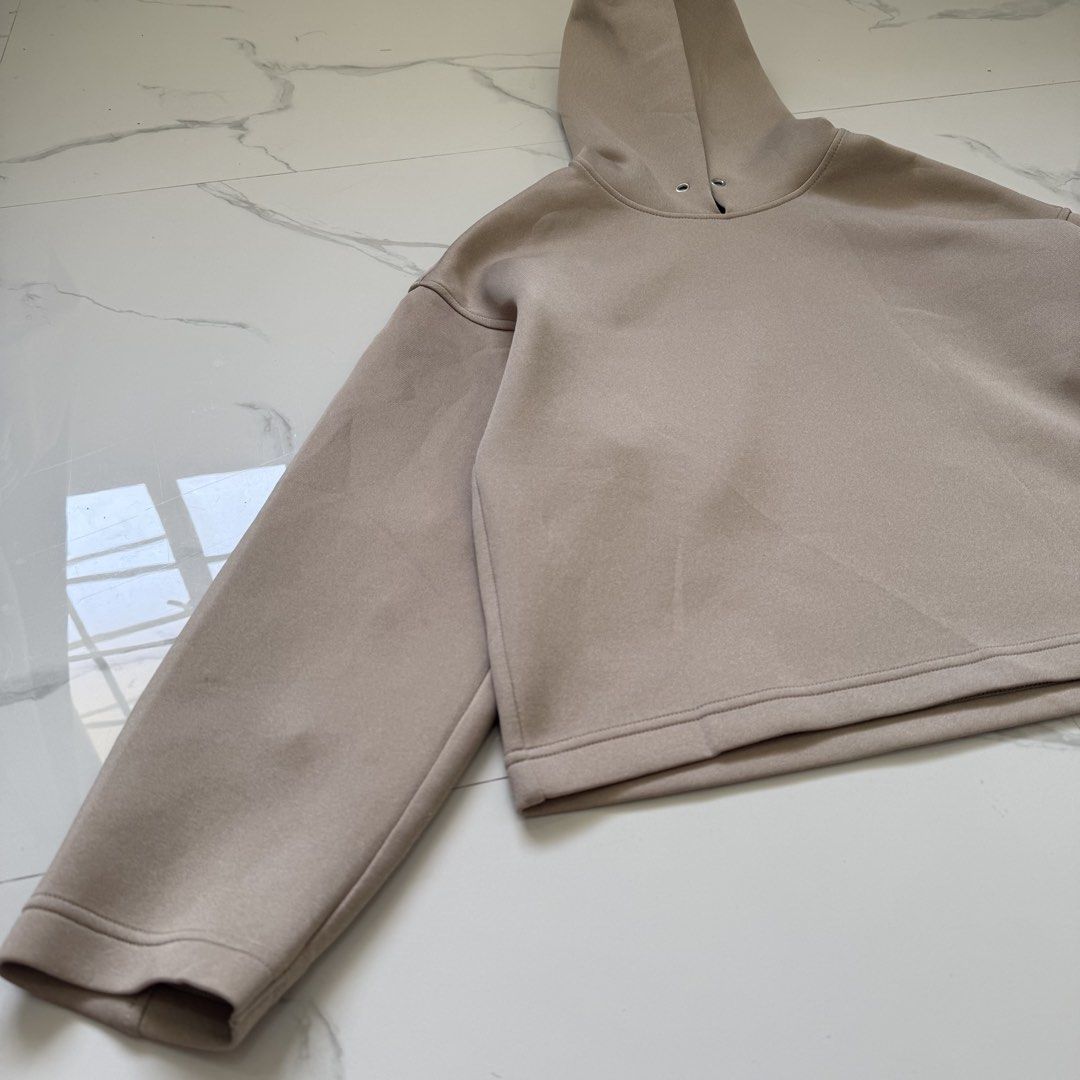 Uniqlo Dry Soft Sweat Parka (Category: Coats, Jackets and Outerwear) located in Santo Tomas. Submitted by the580closet (Listing ID 1470171356, Image 3). Description: - Size: Medium 20 inches - chest 20.5 inches - length 20 inches - shoulder 19 inches - sleeves.