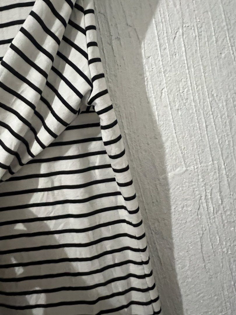 Uniqlo ExtraWarm Stripe Heattech (Category: Coats, Jackets and Outerwear) located in Amadeo. Submitted by mavmadel (Listing ID 1470261395, Image 3). Description: -like new with minimal lints -color rate 10/10.