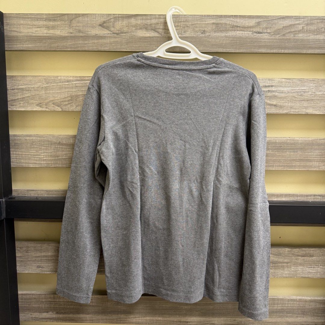Uniqlo Grey Long Sleeve Top (Category: Blouses) located in Mandaluyong City. Submitted by bestdressedph2025 (Listing ID 1470236790, Image 2). Description: MOP: GCash MOD: Lalamove/J&T LOCATION: Brgy. Addition Hills, Mandaluyong Discount avail for multiple items. Dimensions in Inches: Shoulder: 19 Bust: 20 Length: 24.5 Size on Tag: S PM for inquiries!.