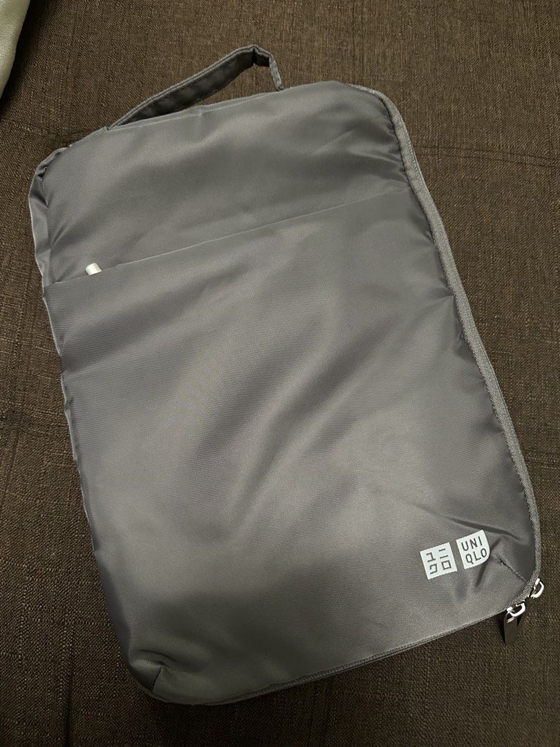 Uniqlo Grey Organizer Pouch with Handle (Category: Purses & Pouches) located in Dasmarinas. Submitted by maecybee (Listing ID 1470181915, Image 1). Description: - Authentic Grey Uniqlo organizer pouch - Minimalist design ideal for daily commute or travel - Built-in top handle for convenient carrying - Front slip pocket for quick-access essentials - Secure zip-around closure - Clean and durable fabric surface.