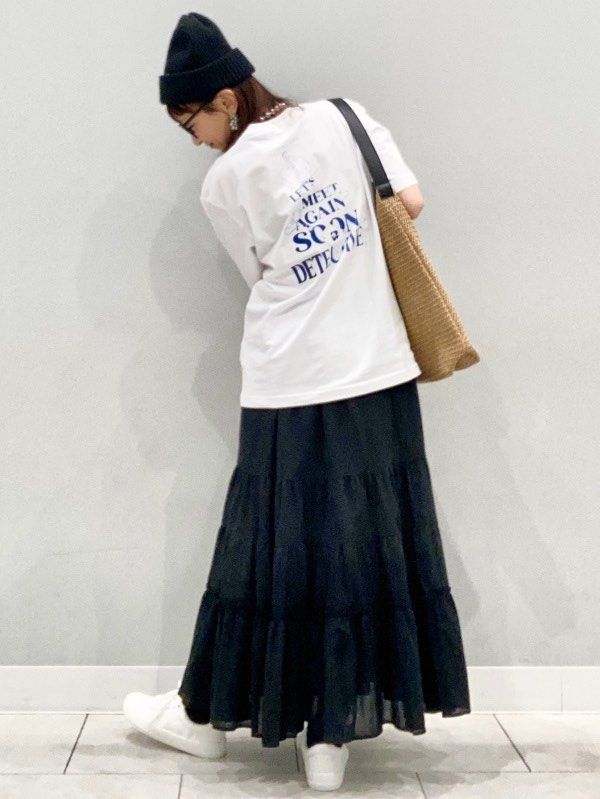 Uniqlo GU Tiered Flared Skirt (Category: Skirts) located in Batangas. Submitted by buy3get1freerandom (Listing ID 1470307429, Image 2). Description: Product ID: 359475 Size on tag: XL Waist : 28”-34” via tape measure Length: 36” via tape measure Condition: 9/10 Flaw/s: None ✅ Drawstring ✅ Inner-lining 📌 FIRST TO PAY BASIS 📌 Please manage your expectations, as these are preloved items. 📌 No when worn photos Message me to get this item! 😎.