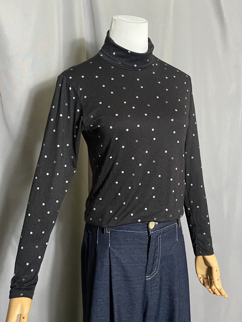 Uniqlo Heattech black polka dot top (Category: Longsleeves) located in Las Pinas. Submitted by ipickyou (Listing ID 1470278883, Image 3). Description: Unwashed Condition: 10/10 𝗠𝗲𝗮𝘀𝘂𝗿𝗲𝗺𝗲𝗻𝘁𝘀 𝘄𝗵𝗲𝗻 𝗹𝗮𝗶𝗱 𝗳𝗹𝗮𝘁: -Size L -Shoulder to shoulder: 15” -Armpit to armpit: 16 1/2” -Length: 24 1/2” .