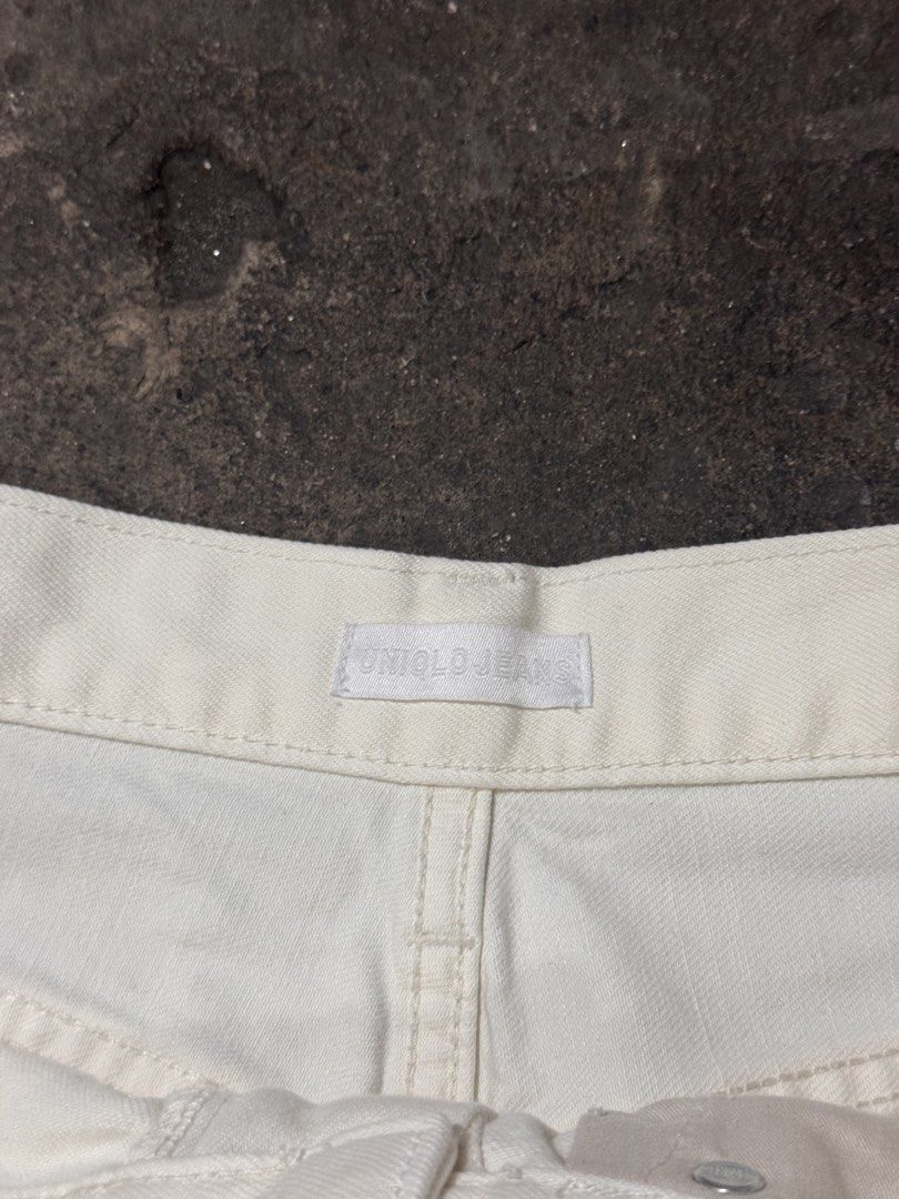 Uniqlo jeans short (Category: Shorts) located in Pasig City. Submitted by dripthrift1600 (Listing ID 1470320498, Image 3). Description: - Uniqlo Jeans short - Good condition - Issue: None - Sizes: M - Dimes: 30x15.