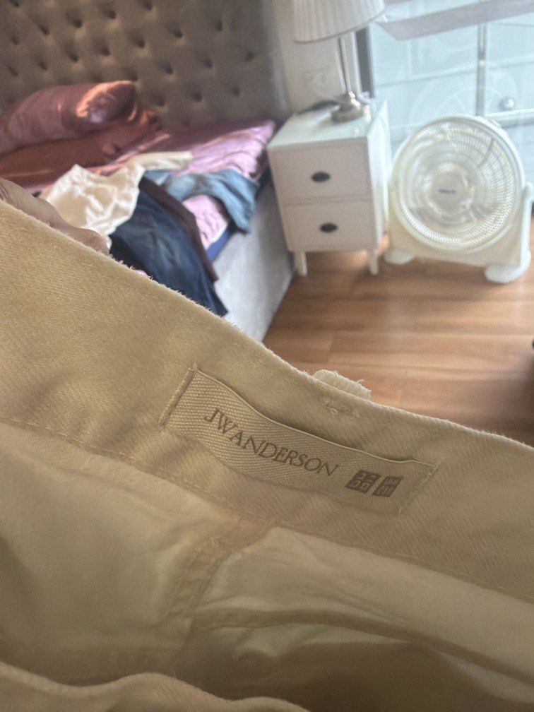 Uniqlo jwa white jeans (Category: Jeans) located in Quezon City. Submitted by destashingmycloset (Listing ID 1470155844, Image 2). Description: .