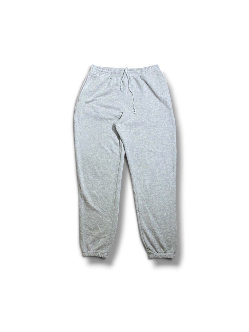Uniqlo Light Grey Jogger Sweatpants size L (Category: Joggers) located in Tabaco. Submitted by thriftyarchives (Listing ID 1470246413, Image 2). Description: Uniqlo Light Grey Sweatpants Size L on tag Vgood Condition Color rate: 9.9/10 All dimensions posted on pics Waist-free garterized with drawstrings DM.
