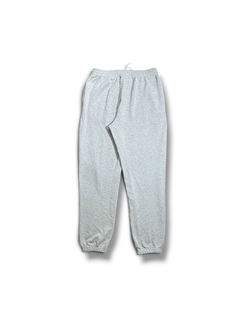 Uniqlo Light Grey Jogger Sweatpants size L (Category: Joggers) located in Tabaco. Submitted by thriftyarchives (Listing ID 1470246413, Image 1). Description: Uniqlo Light Grey Sweatpants Size L on tag Vgood Condition Color rate: 9.9/10 All dimensions posted on pics Waist-free garterized with drawstrings DM.