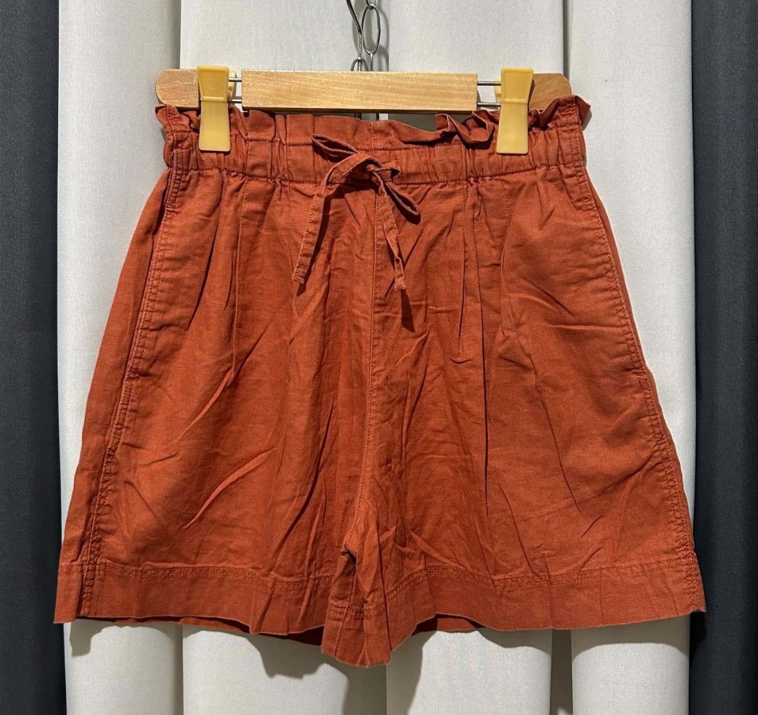 Uniqlo Linen Cotton Blend Short (Category: Shorts) located in Guinobatan. Submitted by lorocathrifts (Listing ID 1470258814, Image 2). Description: Uniqlo Linen Cotton Blend Short 🛒350‼️ 𝐒𝐢𝐳𝐞: Small on tag 𝐂𝐨𝐥𝐨𝐫: Rust 𝐂𝐨𝐧𝐝𝐢𝐭𝐢𝐨𝐧: Good ✨🆁🅴🅼🅸🅽🅳🅴🆁🆂✨ ♡ Mine now, pay now ♡ Color may slightly vary due to lighting. ♡ sf starts @51 +2 pesos for pouch 🛍️𝐕𝐢𝐚 𝐉&𝐓 💸𝐆𝐂𝐚𝐬𝐡 📍𝐁𝐢𝐜𝐨𝐥 .