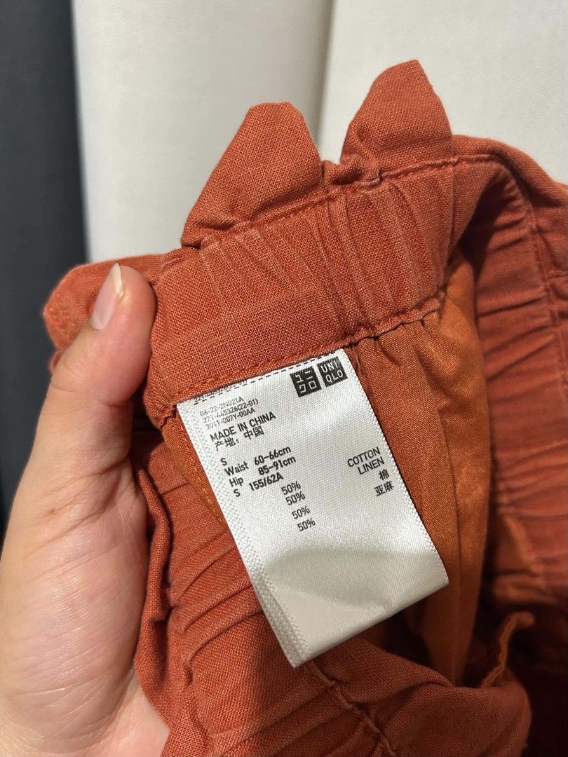 Uniqlo Linen Cotton Blend Short (Category: Shorts) located in Guinobatan. Submitted by lorocathrifts (Listing ID 1470258814, Image 3). Description: Uniqlo Linen Cotton Blend Short 🛒350‼️ 𝐒𝐢𝐳𝐞: Small on tag 𝐂𝐨𝐥𝐨𝐫: Rust 𝐂𝐨𝐧𝐝𝐢𝐭𝐢𝐨𝐧: Good ✨🆁🅴🅼🅸🅽🅳🅴🆁🆂✨ ♡ Mine now, pay now ♡ Color may slightly vary due to lighting. ♡ sf starts @51 +2 pesos for pouch 🛍️𝐕𝐢𝐚 𝐉&𝐓 💸𝐆𝐂𝐚𝐬𝐡 📍𝐁𝐢𝐜𝐨𝐥 .