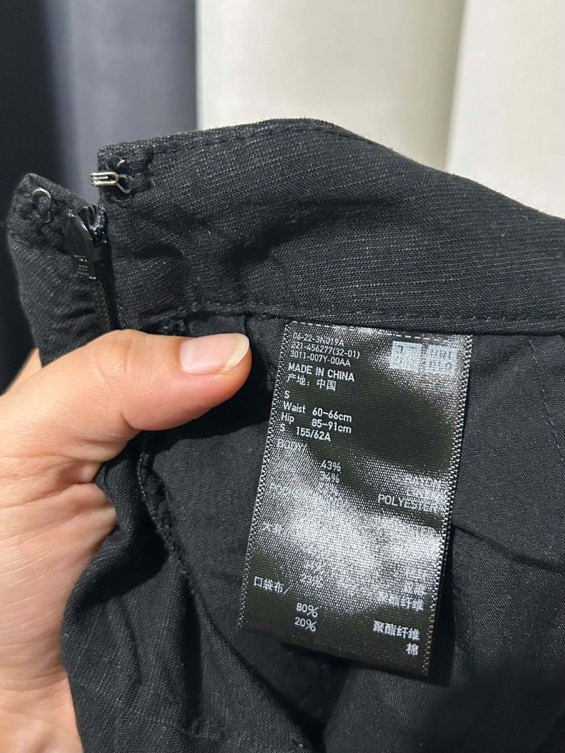 Uniqlo Linen Skort (Category: Other Bottoms) located in Guinobatan. Submitted by lorocathrifts (Listing ID 1470259607, Image 3). Description: Uniqlo Linen Skort 🛒400‼️ 𝐒𝐢𝐳𝐞: Small on tag 𝐂𝐨𝐥𝐨𝐫: Black 𝐂𝐨𝐧𝐝𝐢𝐭𝐢𝐨𝐧: Good ✨🆁🅴🅼🅸🅽🅳🅴🆁🆂✨ ♡ Mine now, pay now ♡ Color may slightly vary due to lighting. ♡ sf starts @51 +2 pesos for pouch 🛍️𝐕𝐢𝐚 𝐉&𝐓 💸𝐆𝐂𝐚𝐬𝐡 📍𝐁𝐢𝐜𝐨𝐥 .