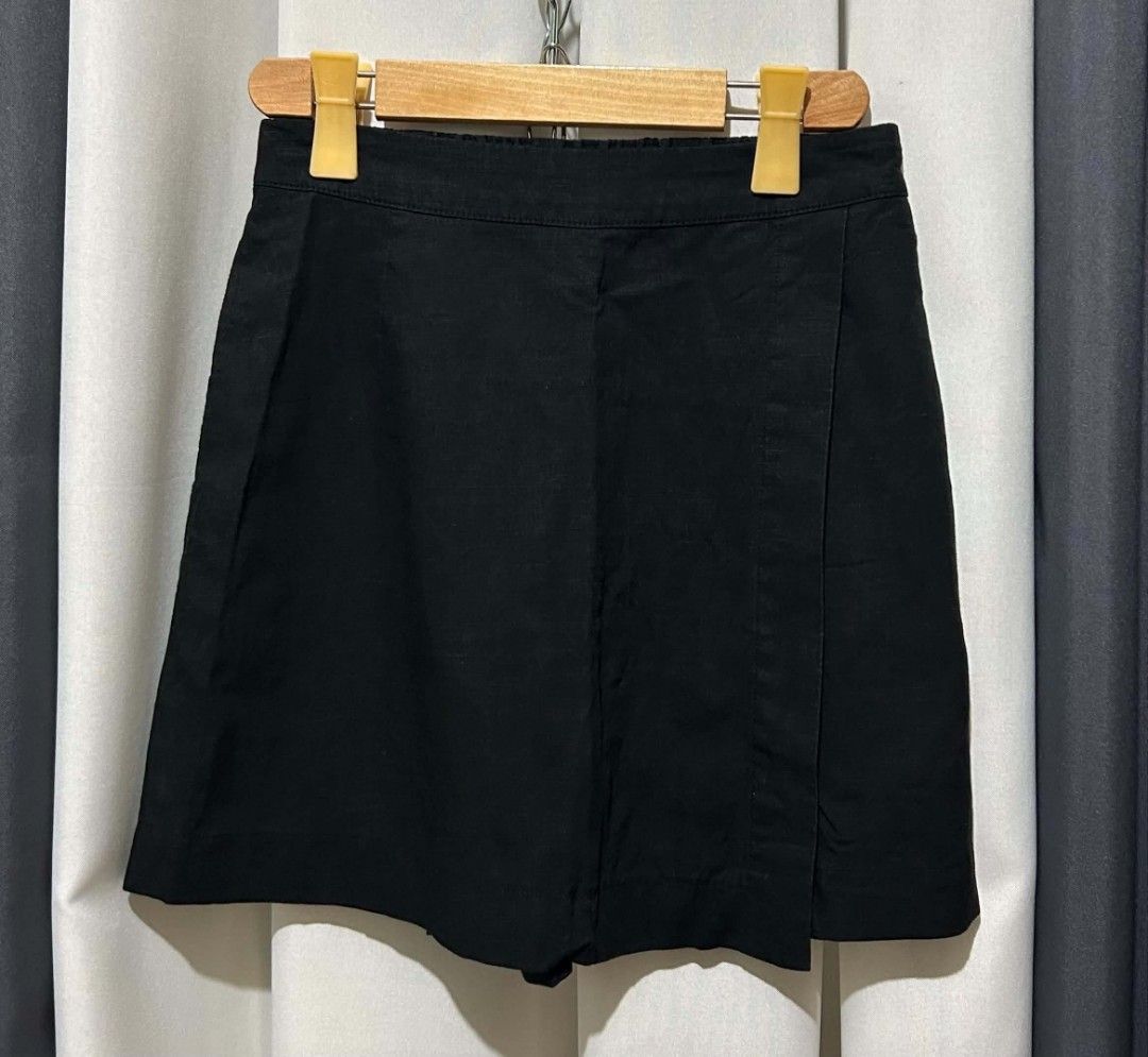 Uniqlo Linen Skort (Category: Other Bottoms) located in Guinobatan. Submitted by lorocathrifts (Listing ID 1470259607, Image 2). Description: Uniqlo Linen Skort 🛒400‼️ 𝐒𝐢𝐳𝐞: Small on tag 𝐂𝐨𝐥𝐨𝐫: Black 𝐂𝐨𝐧𝐝𝐢𝐭𝐢𝐨𝐧: Good ✨🆁🅴🅼🅸🅽🅳🅴🆁🆂✨ ♡ Mine now, pay now ♡ Color may slightly vary due to lighting. ♡ sf starts @51 +2 pesos for pouch 🛍️𝐕𝐢𝐚 𝐉&𝐓 💸𝐆𝐂𝐚𝐬𝐡 📍𝐁𝐢𝐜𝐨𝐥 .